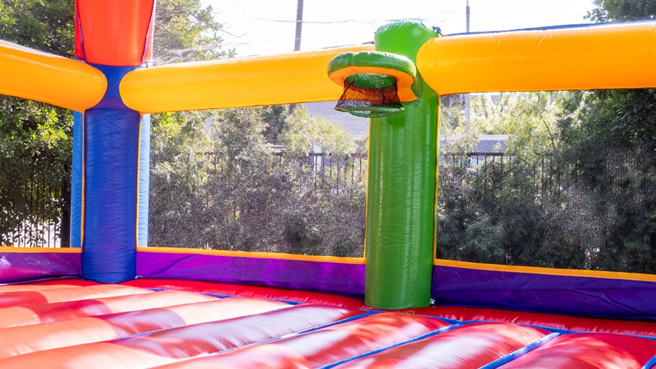 Commercial Bounce House Combos Under 300 lbs. - Lightweight Options for Smaller Crews
